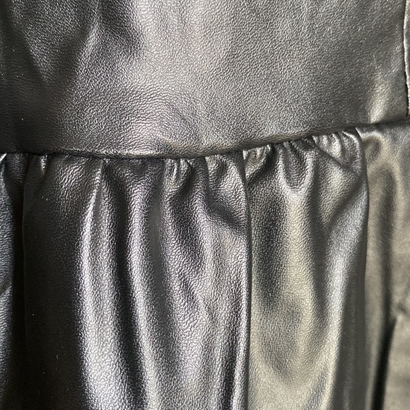 Faux Leather skirt - Picture 3 of 5